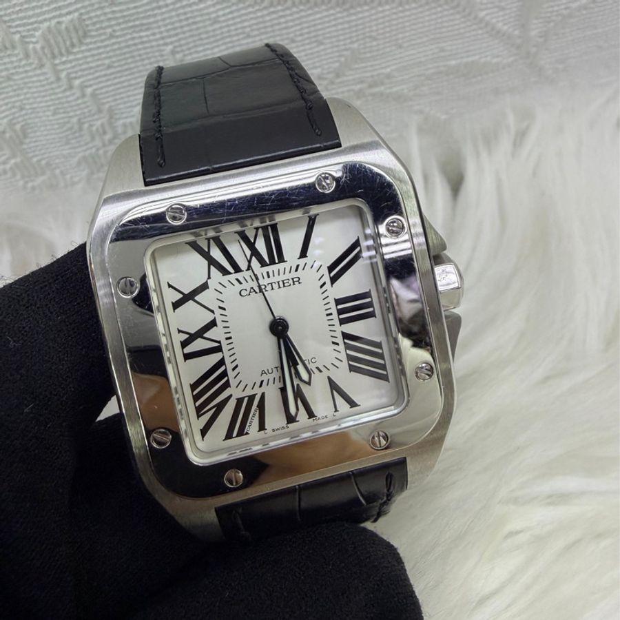 這款手錶是卡地亞(Cartier) 的一款Santos 100 系列自動上鍊腕錶-5