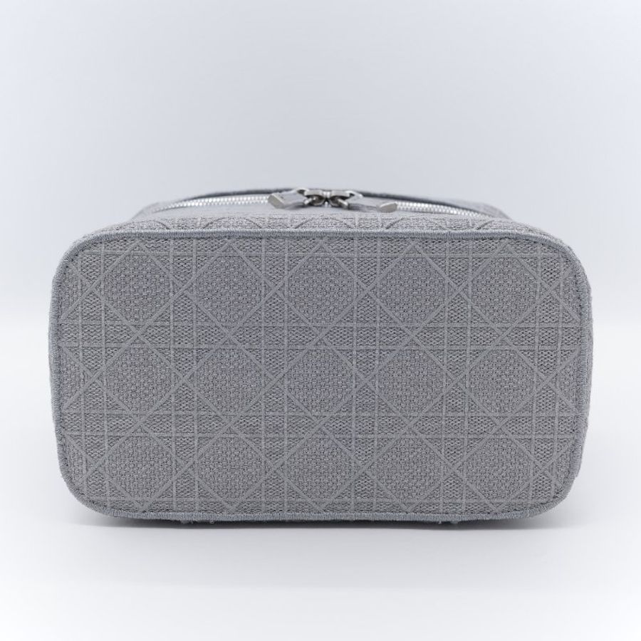 (未使用閒置品♥️)Dior 迪奧 DiorTravel Vanity Case 灰色 刺繡帆布 老花 化妝包 野餐包 手提包-7