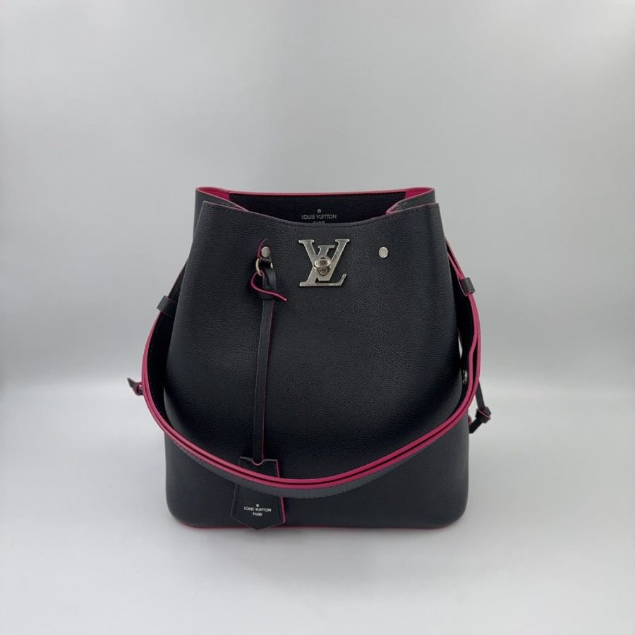 LV 黑牛皮桃紅內裡銀釦束口水桶包M54677(LOGO膠膜還在)-2