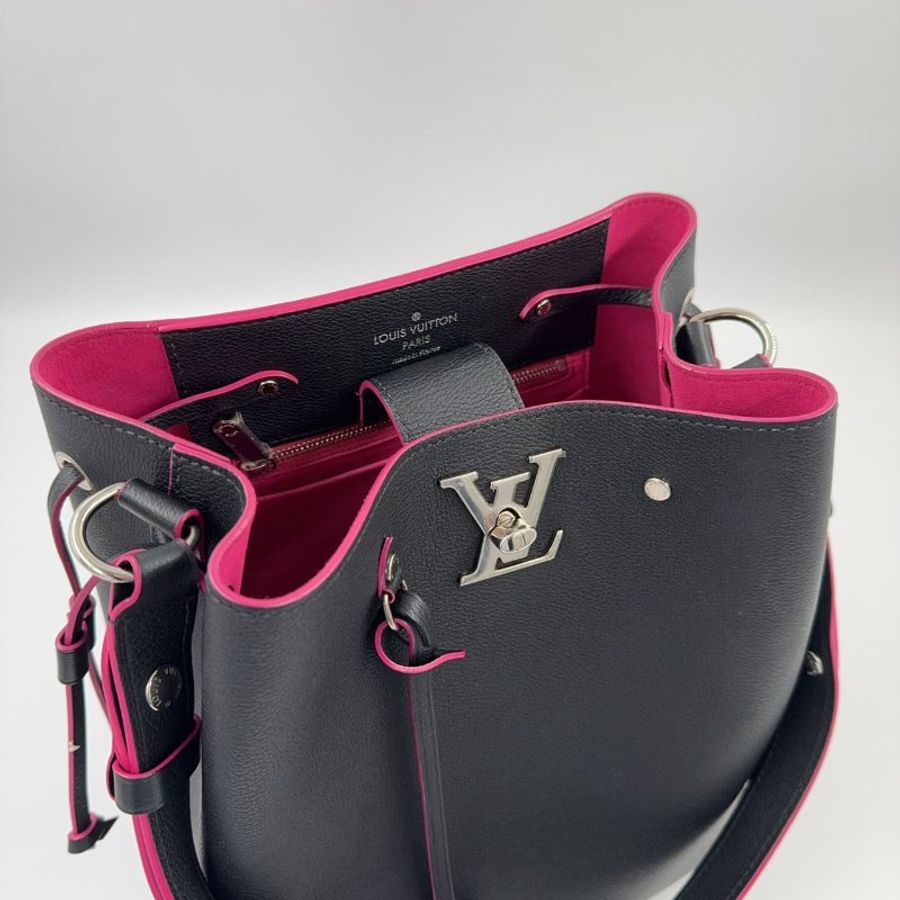 LV 黑牛皮桃紅內裡銀釦束口水桶包M54677(LOGO膠膜還在)-6