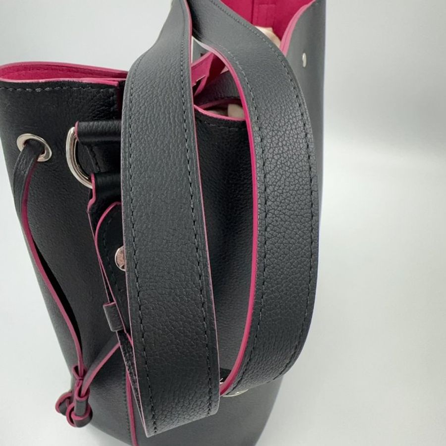 LV 黑牛皮桃紅內裡銀釦束口水桶包M54677(LOGO膠膜還在)-8