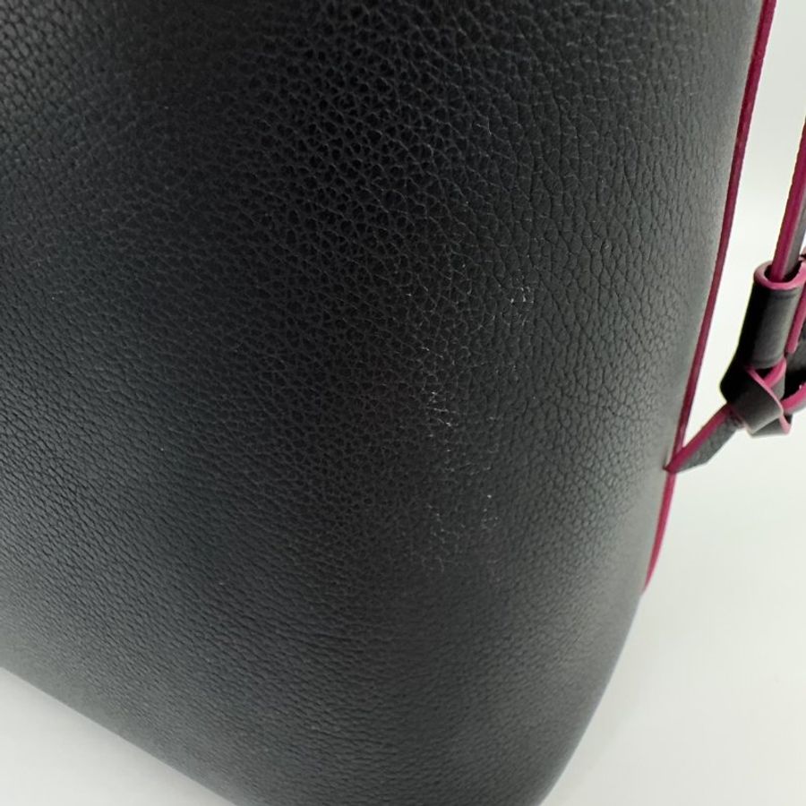 LV 黑牛皮桃紅內裡銀釦束口水桶包M54677(LOGO膠膜還在)-19