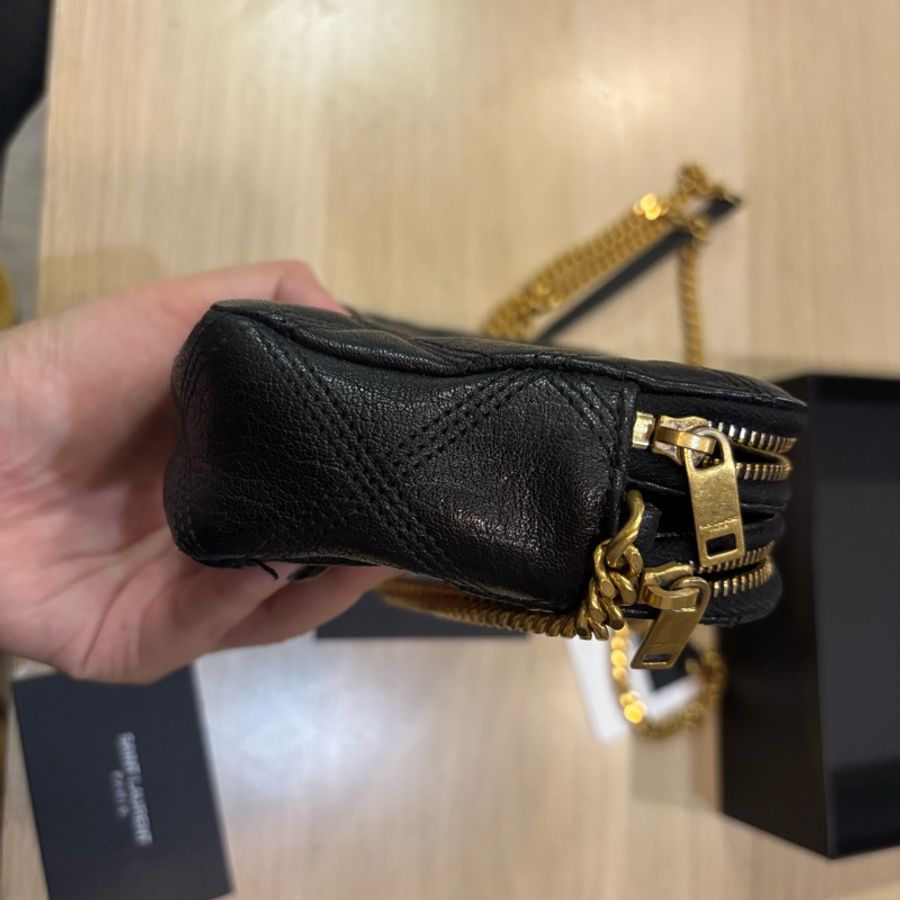 Saint Laurent 聖羅蘭 608941 Becky Zip 菱格紋小羊皮雙拉鍊相機包 黑色-10