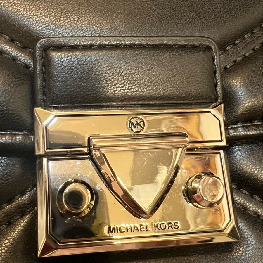 ［二手］MICHAEL KORS SERENA 菱格紋翻蓋鍊帶肩背/斜背二用包-銀釦黑/中-9