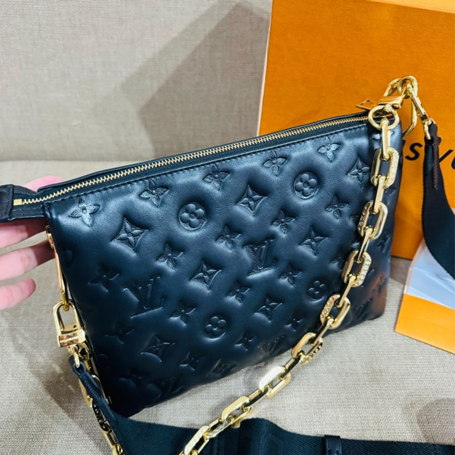 售 二手真品 LV M21260 Coussin黑色羊皮包,柔軟小羊皮+Monogram暗紋,低調又有質感-19