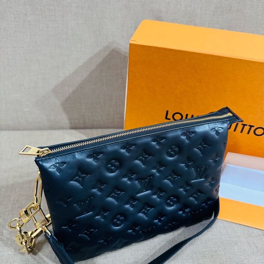 售 二手真品 LV M21260 Coussin黑色羊皮包,柔軟小羊皮+Monogram暗紋,低調又有質感-21