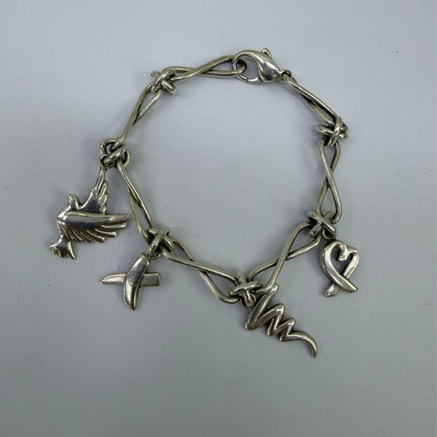 這款手鍊是Tiffany & Co. 的Paloma Picasso Bird motif 手鍊。-0