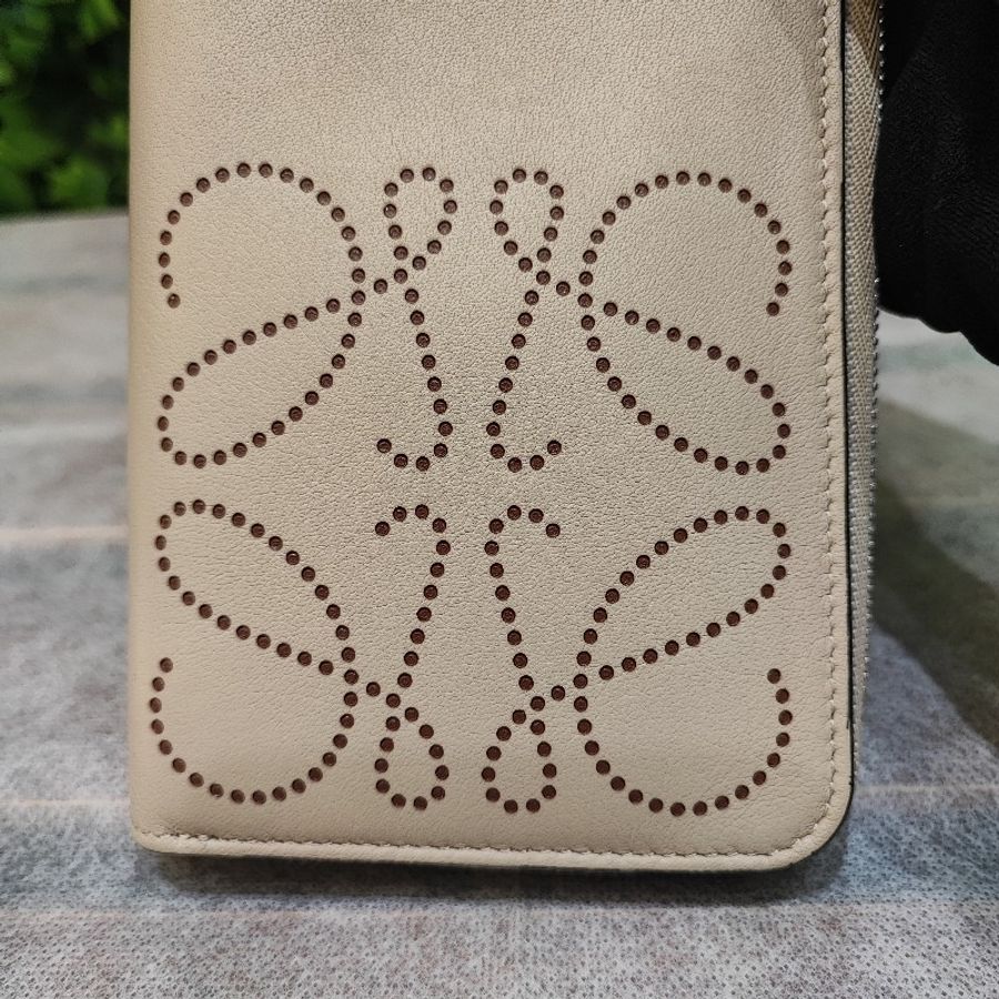 Loewe Anagram Round Zipper Wallet-6