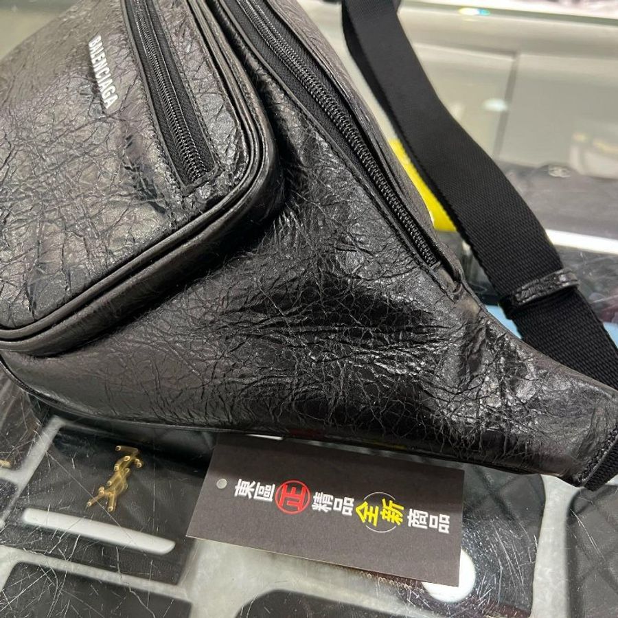 東區正精品㊣BALENCIAGA Explorer Arena 529550 全新巴黎世家黑色全皮白字LOGO拉鍊腰包胸口包斜背包 RA1857-8