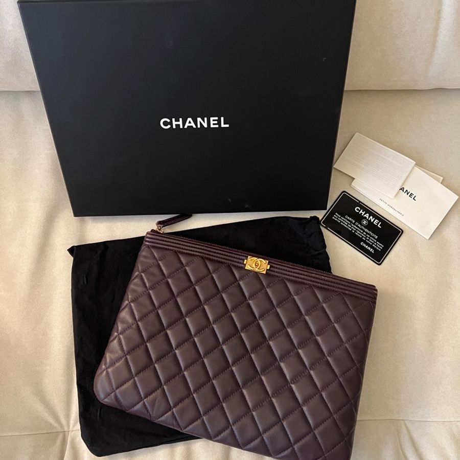 CHANEL 香奈兒 小羊皮紫色金扣手拿包 二手-0
