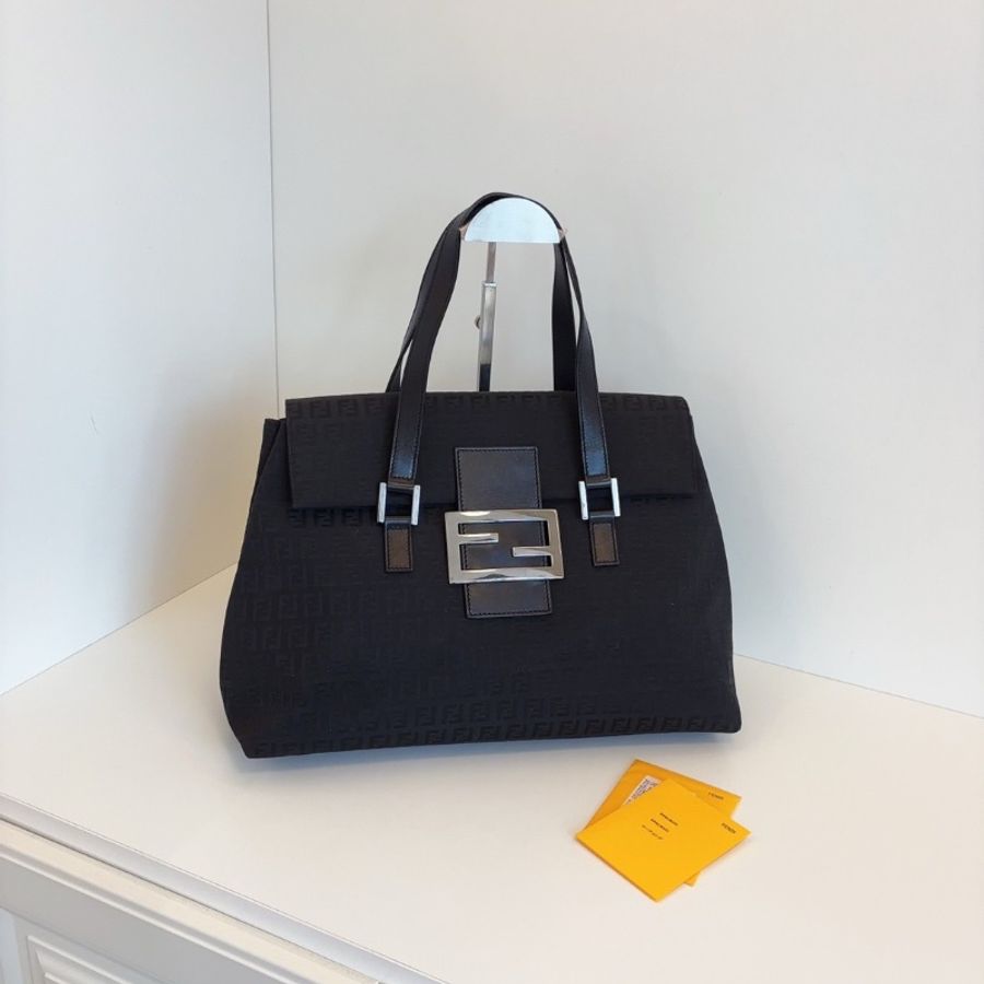 Fendi 黑銀老花帆布法棍大胖丁腋下托特包38*25*16  98新配件塵袋-1