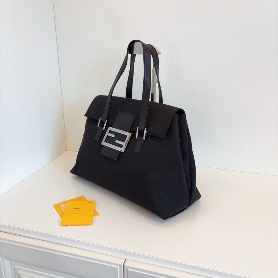 Fendi 黑銀老花帆布法棍大胖丁腋下托特包38*25*16  98新配件塵袋-5