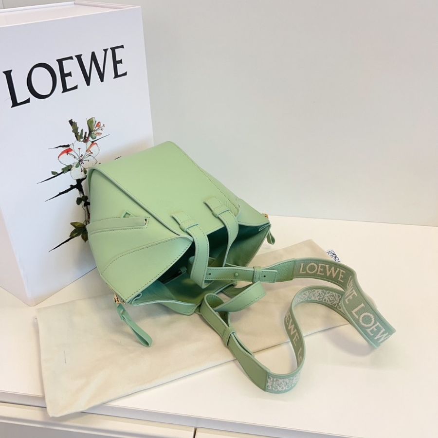 Loewe新款Hammock秋葵綠釉 金扣 全logo刺繡寬肩帶 吊床包 小號 20*21*14 98新配件塵袋-5