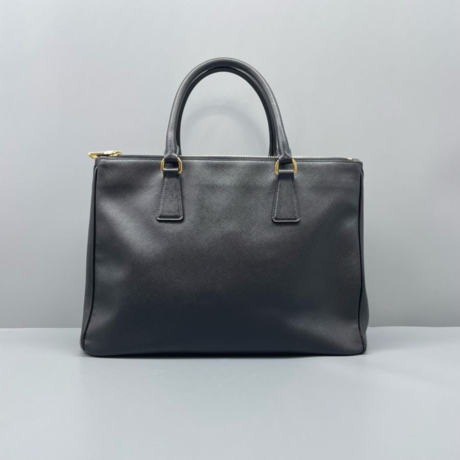 prada普拉達殺手包中號黑色 缺肩帶/34*24*16cm/-4
