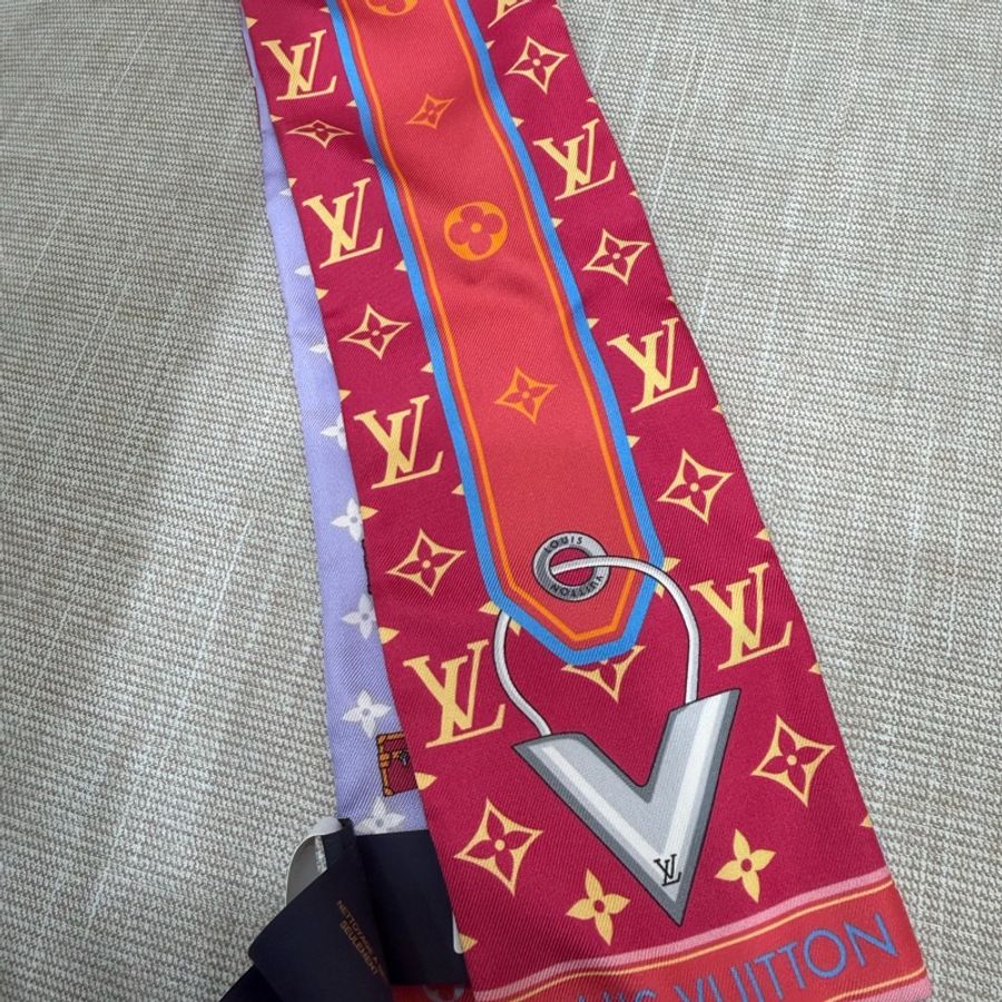 LV M77691 紅/紫絲巾-5