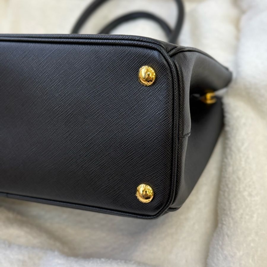 Prada 黑金殺手包小號-5