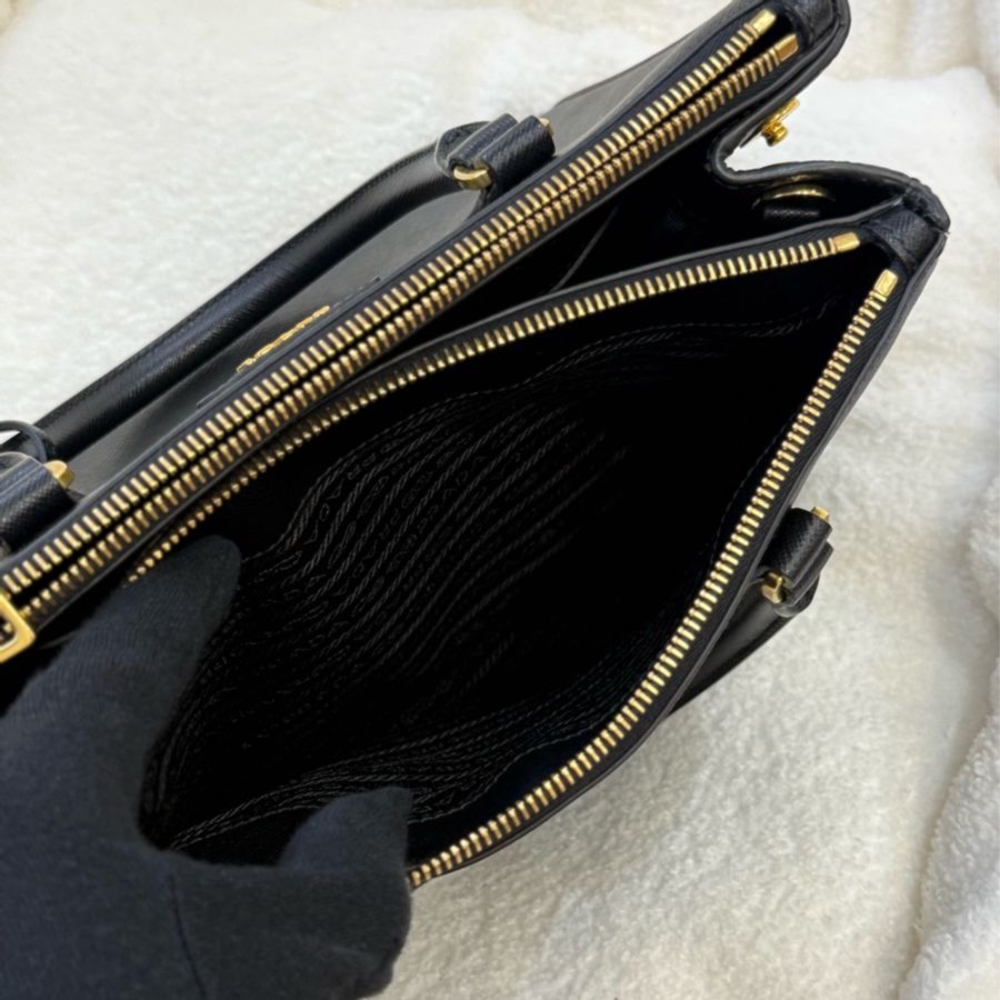 Prada 黑金殺手包小號-12