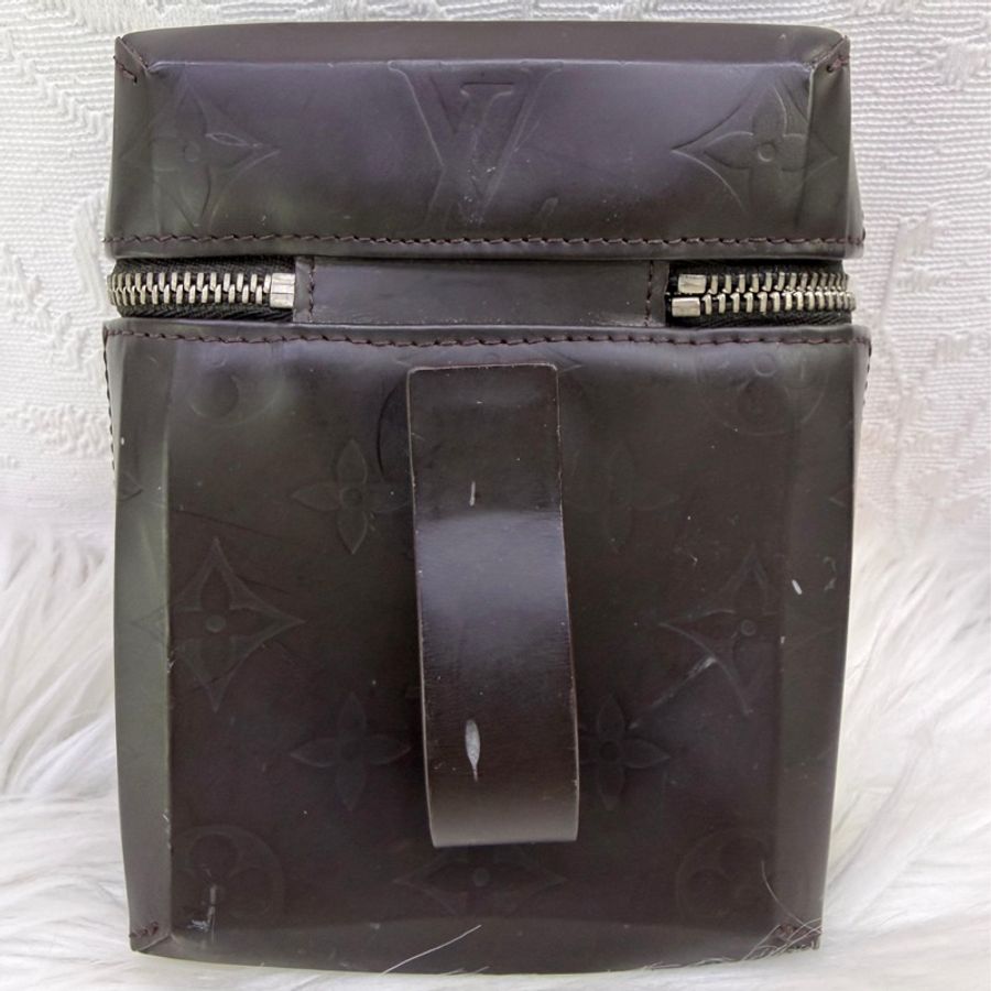 這款產品是Louis Vuitton Monogram Glace Ray 皮革化妝包。-1