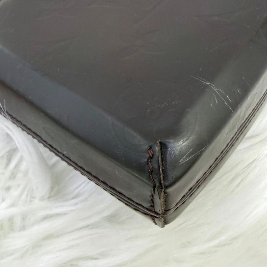 這款產品是Louis Vuitton Monogram Glace Ray 皮革化妝包。-13