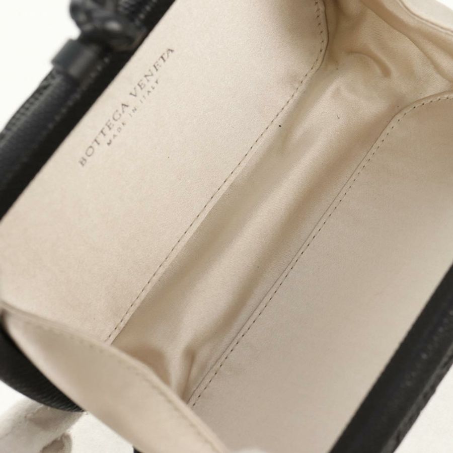 【日本直送】BOTTEGA VENETA 灰色金屬結飾手拿包,正品編號 147725SAV-10