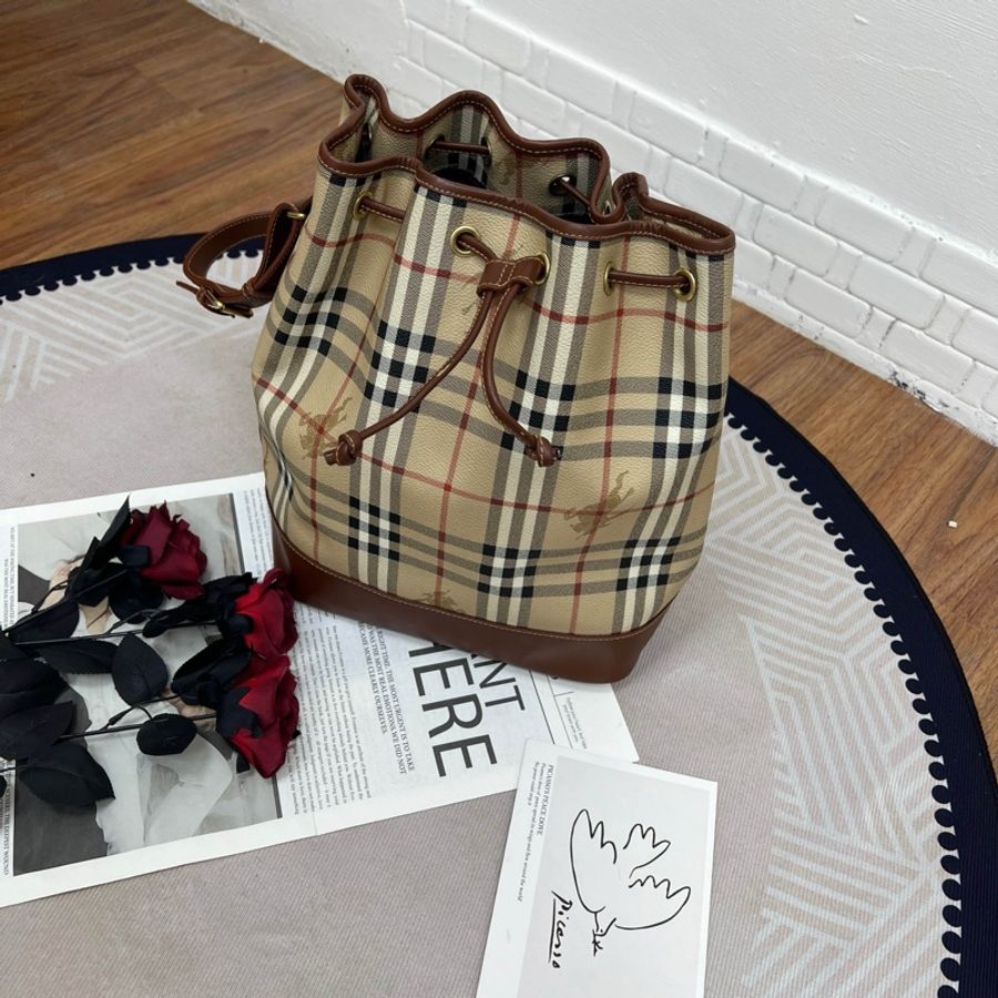 【赫蒂國際精品】 Burberry 巴寶利 經典戰馬格紋水桶包 vintage 二手 中古-0