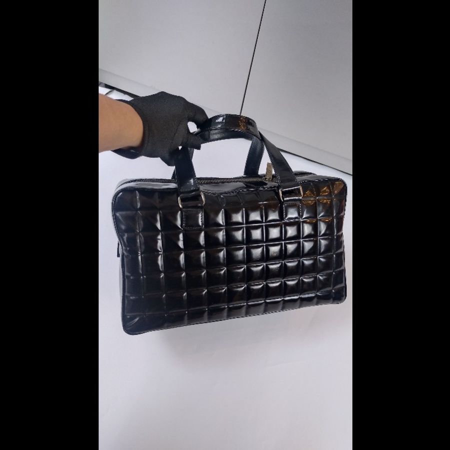 Chanel 黑亮皮方格吐司型手提波士頓包-1
