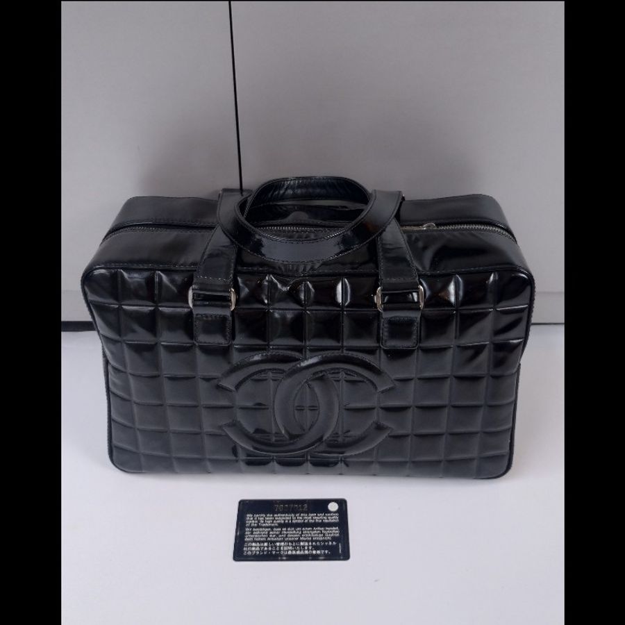 Chanel 黑亮皮方格吐司型手提波士頓包-3