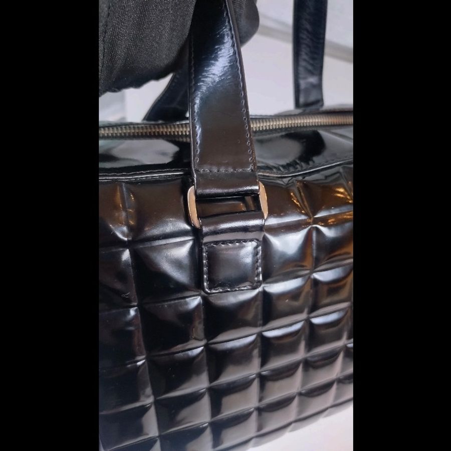 Chanel 黑亮皮方格吐司型手提波士頓包-5