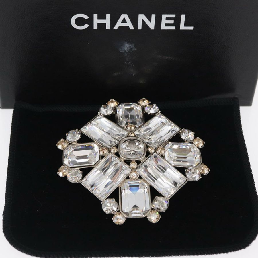 【日本直送】香奈兒 (CHANEL) 水鑽胸針,金屬銀色,CC 標誌,正品編號 ka1740V-11