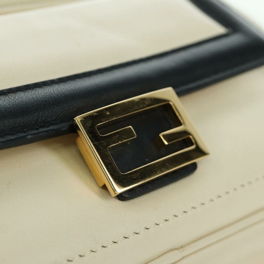 【日本直送】FENDI Easy Baguette 鏈條單肩包 皮革 象牙色 金色 正品 173156M-15