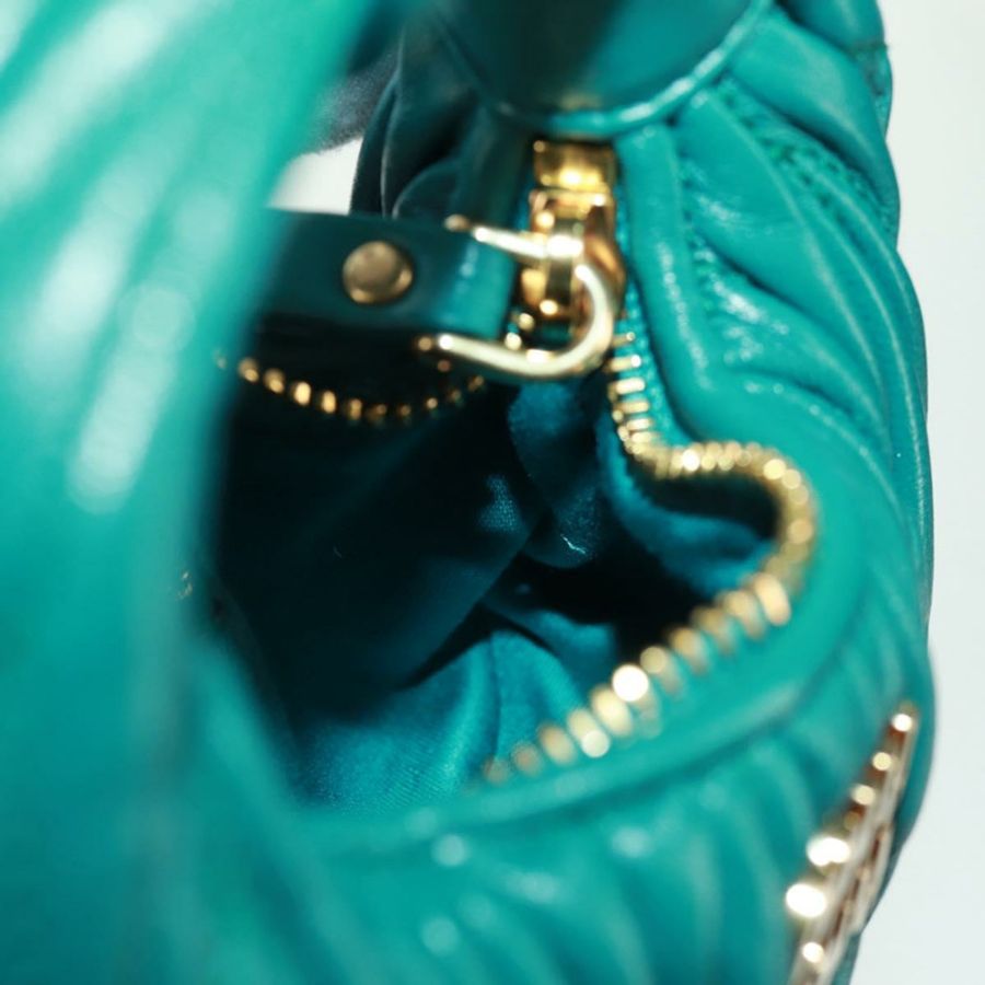 【日本直送】Miu Miu Matelasse Micro Hobo 單肩包,皮革材質,綠色/金色,正品,貨號 168972SM-21