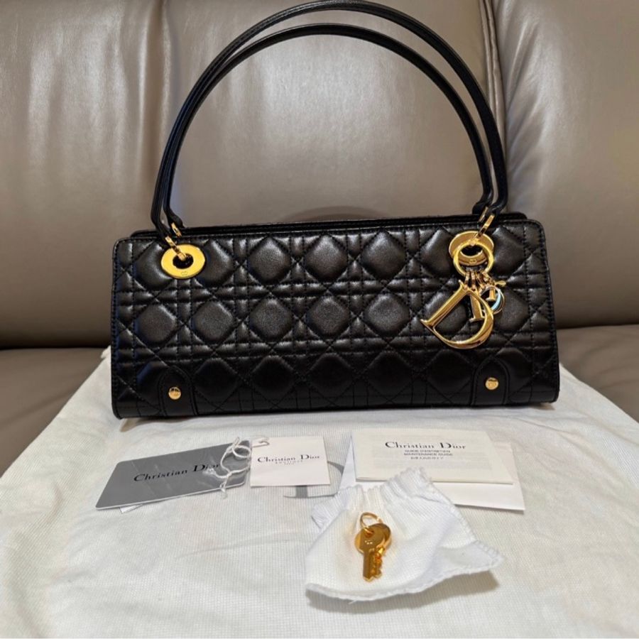 【1顆包背4季❗️經典圖案✨小資女孩👍🏻】Dior 中古橫版戴妃包 黑金羊皮 手提包 托特包-1