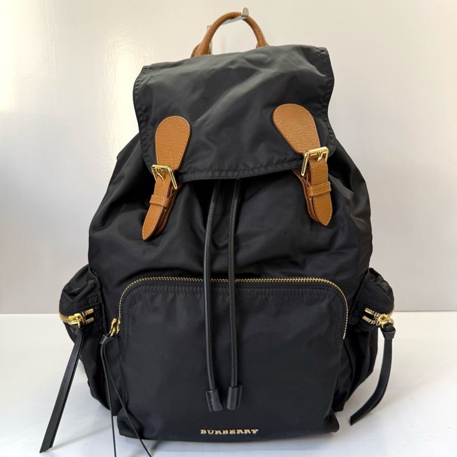 BURBERRY 巴寶莉 黑色尼龍後背包-0