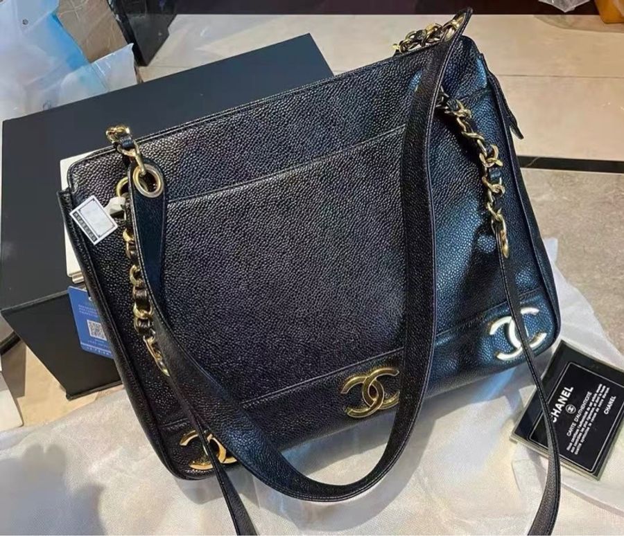 Chanel 黑金荔枝皮金球奶粉包-0
