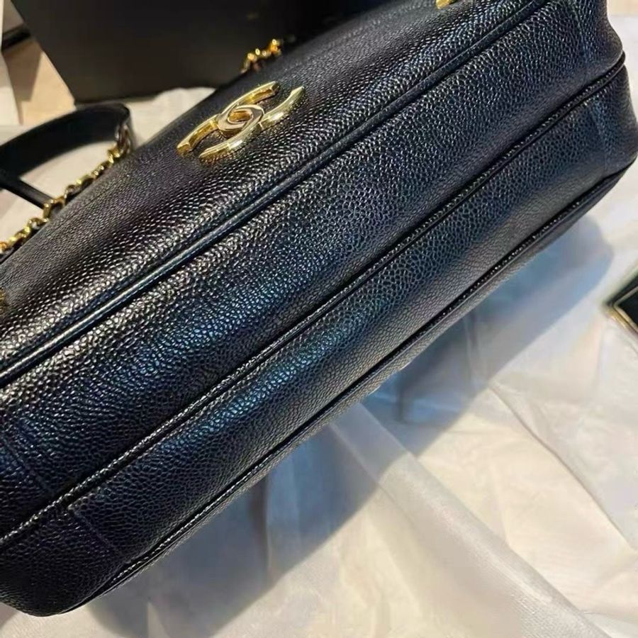 Chanel 黑金荔枝皮金球奶粉包-1