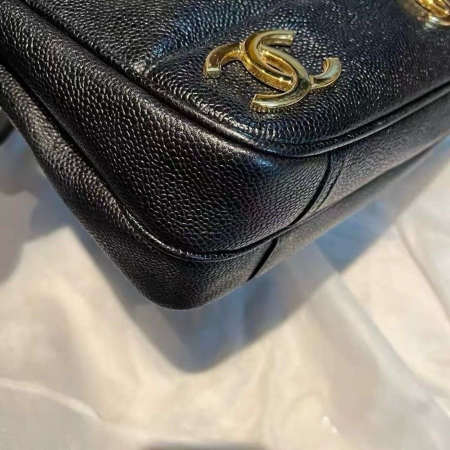 Chanel 黑金荔枝皮金球奶粉包-3