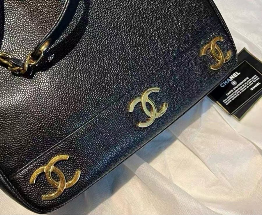 Chanel 黑金荔枝皮金球奶粉包-5