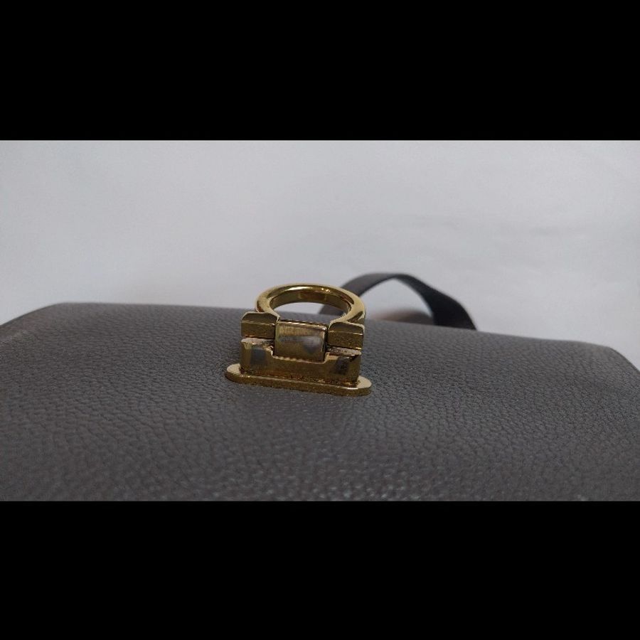 Ferragamo 金釦灰皮兩用包 Sofia-23
