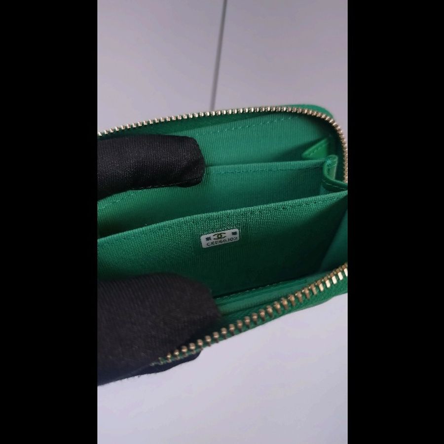 Chanel 19系列綠皮革拉鍊短夾-10