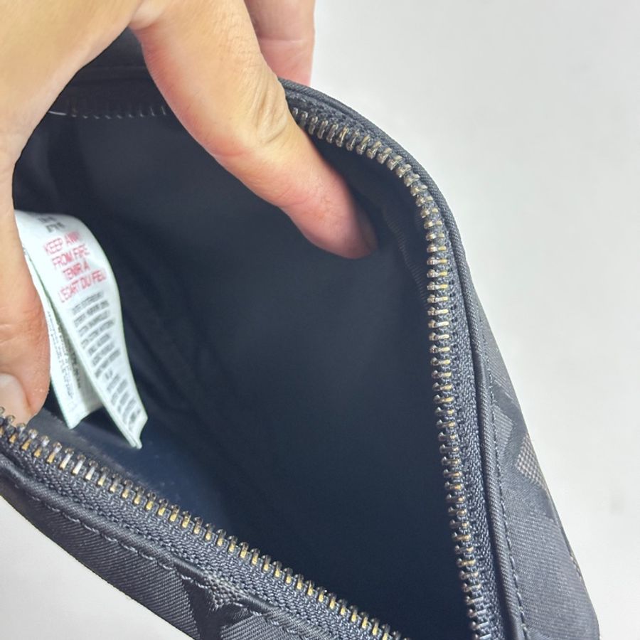 Burberry 巴寶莉 經典立體圓盤 LOGO Monogram 尼龍腰包/胸口包 (黑色/95新)-8