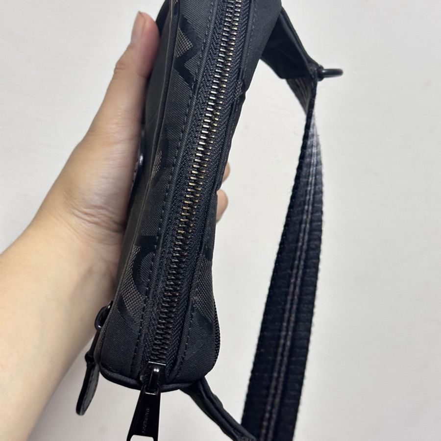 Burberry 巴寶莉 經典立體圓盤 LOGO Monogram 尼龍腰包/胸口包 (黑色/95新)-11
