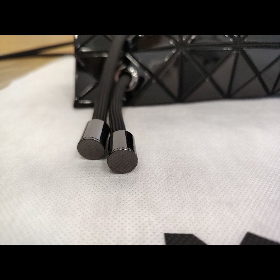 ISSEY MIYAKE 三宅一生 BAOBAO WRING 黑色亮面調節背帶 水桶包肩背包斜背包手提包 全新-18