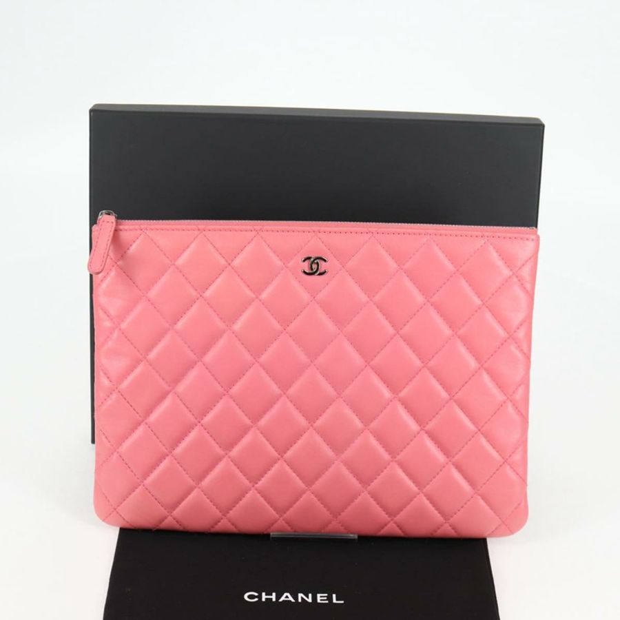 【日本直送】香奈兒 (CHANEL) 絎縫手拿包，羊皮材質，粉紅色，銀色雙C標誌，正品編號 115255V-11