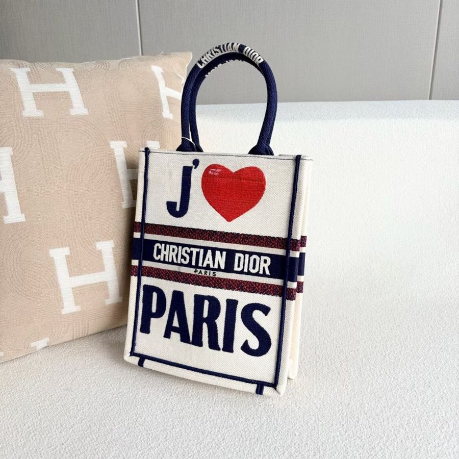 Dior愛心字母刺繡竪版BookTote情人節限定 20*26*6 98新配件塵袋-5