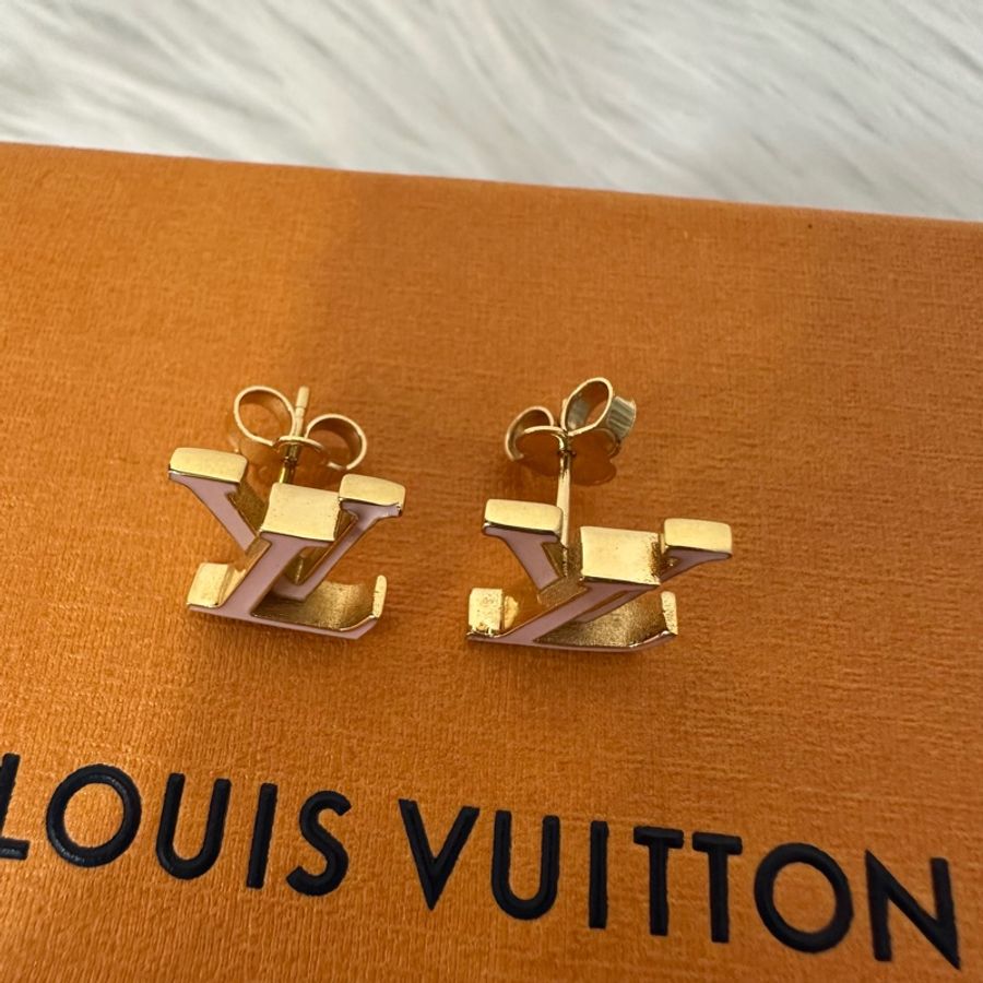 LV M01136 粉金琺瑯LOGO耳環-2