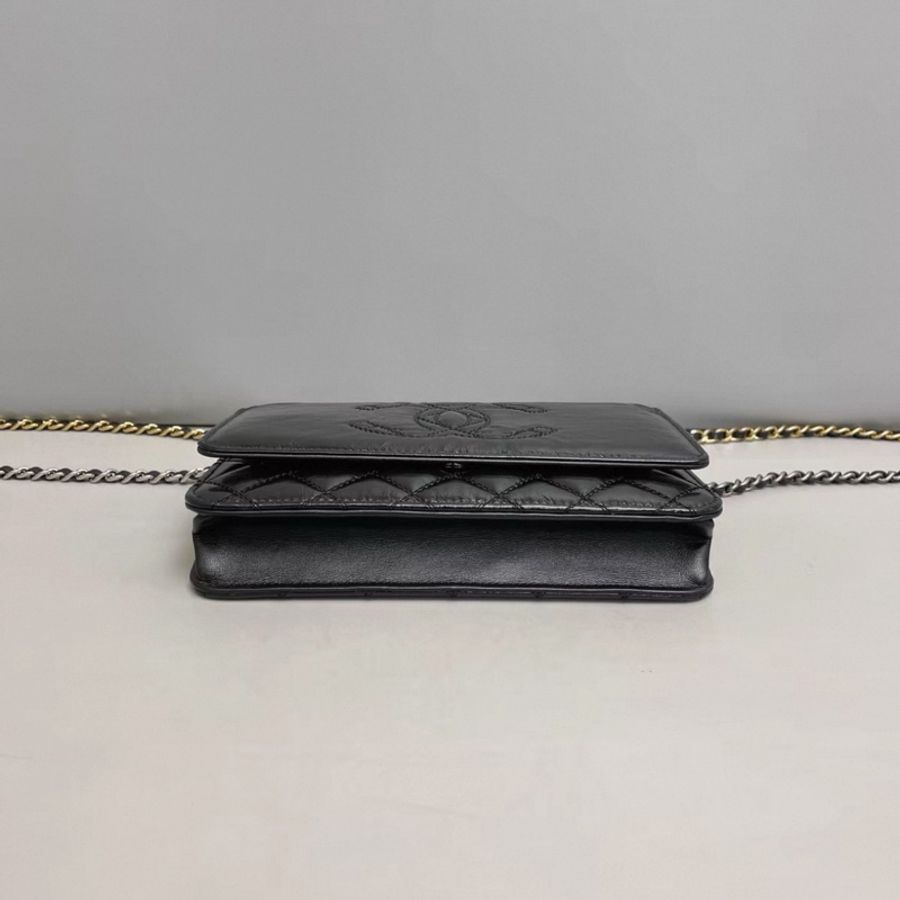 Chanel香奈兒 黑金大logo油蠟牛皮woc-3