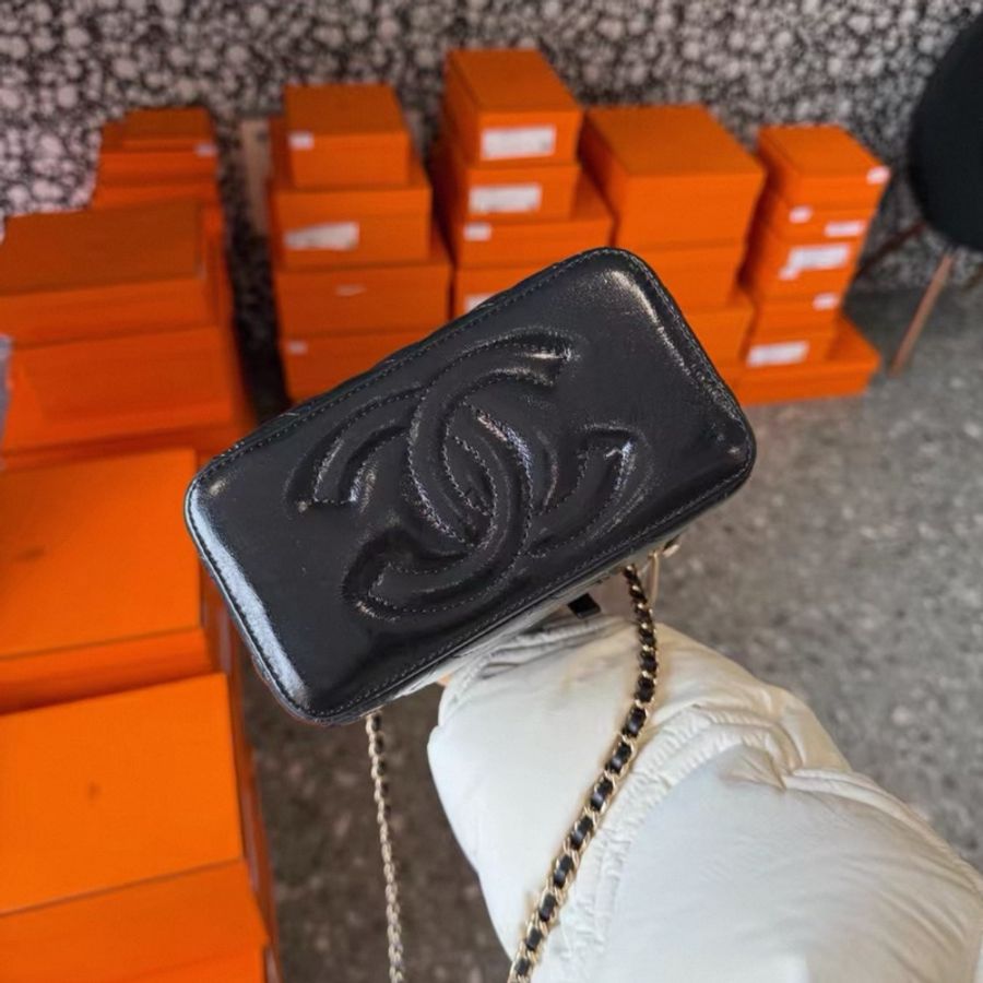 Chanel 芯片雙層相機包油蠟皮-1