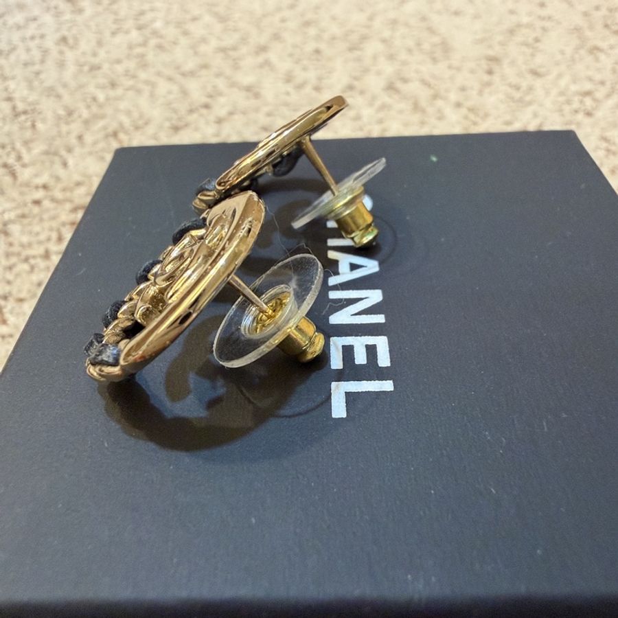 CHANEL皮革淡金耳環-14