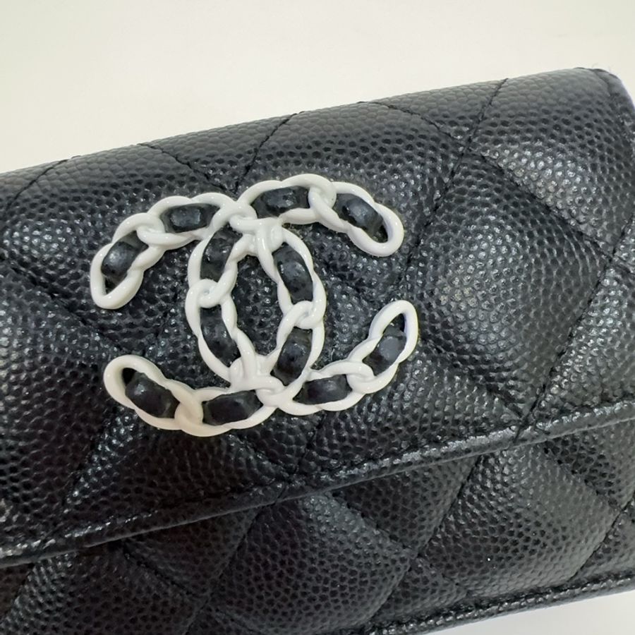 Chanel黑白熊貓logo荔枝牛皮mini三折短夾-6