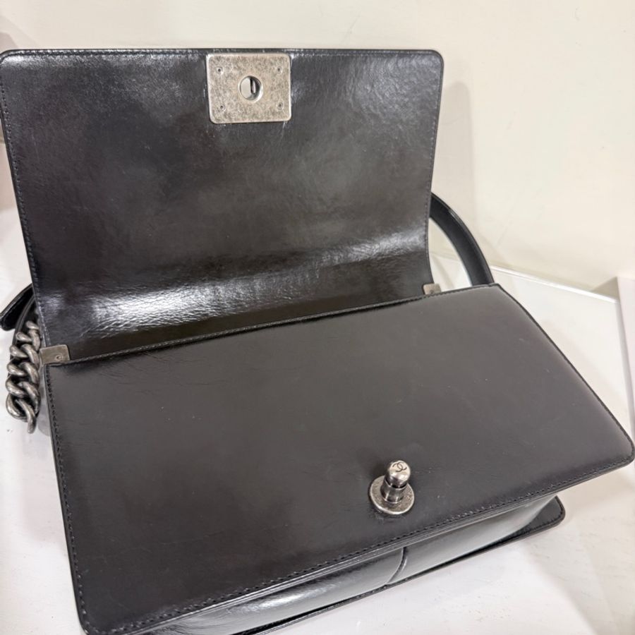 Chanel✨黑色銀釦 油蠟皮 鏈條滾邊 leboy25-3
